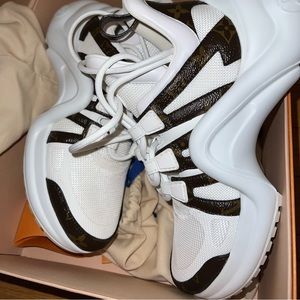 LV ARCHLIGHT SNEAKER (White)